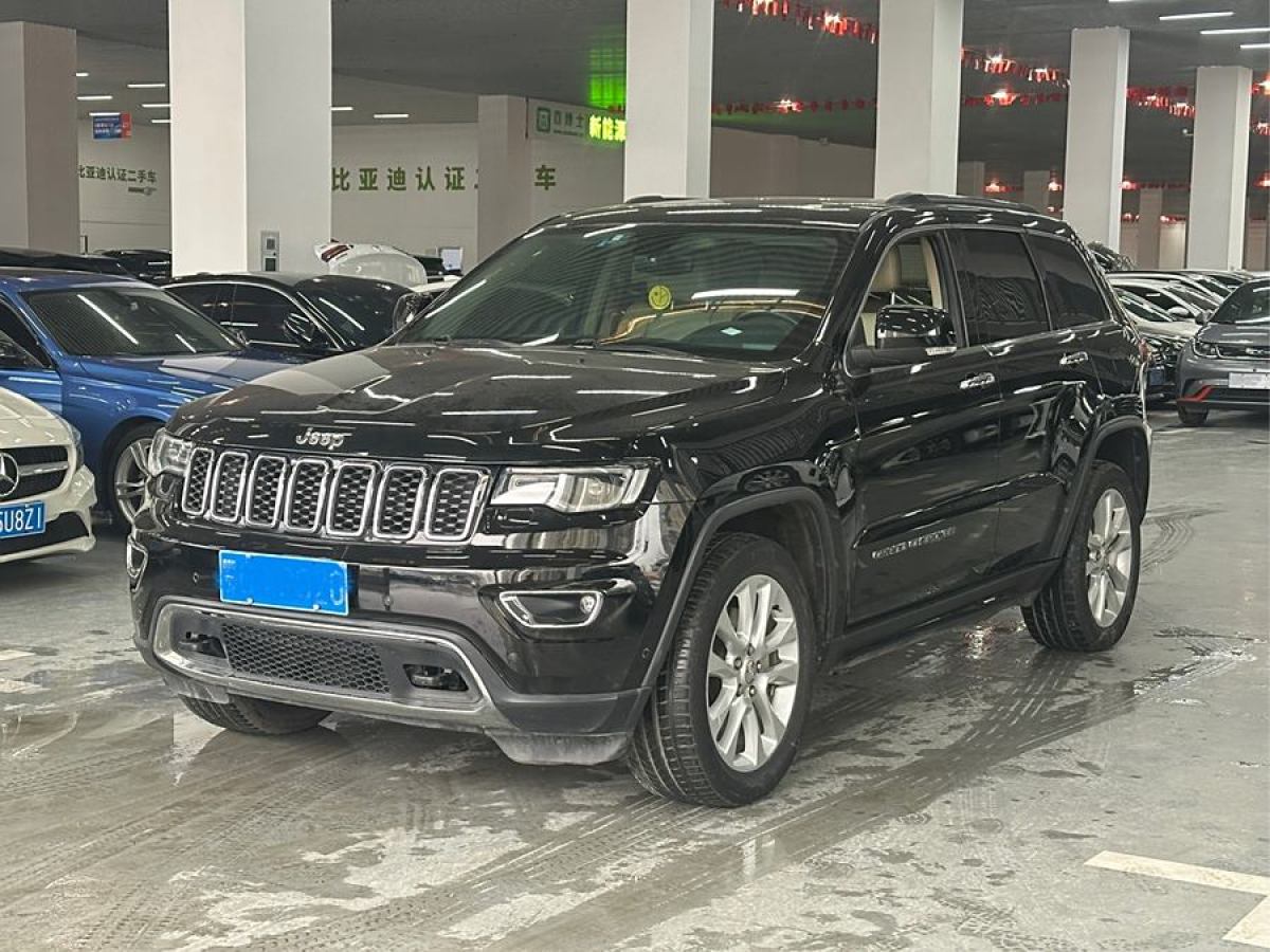 2019年10月Jeep 大切諾基  2017款 3.6L 精英導(dǎo)航版