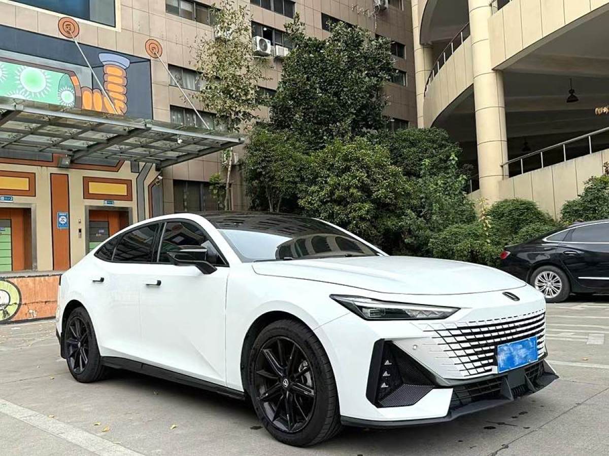 長(zhǎng)安 長(zhǎng)安UNI-V  2022款 1.5T 尊貴型圖片