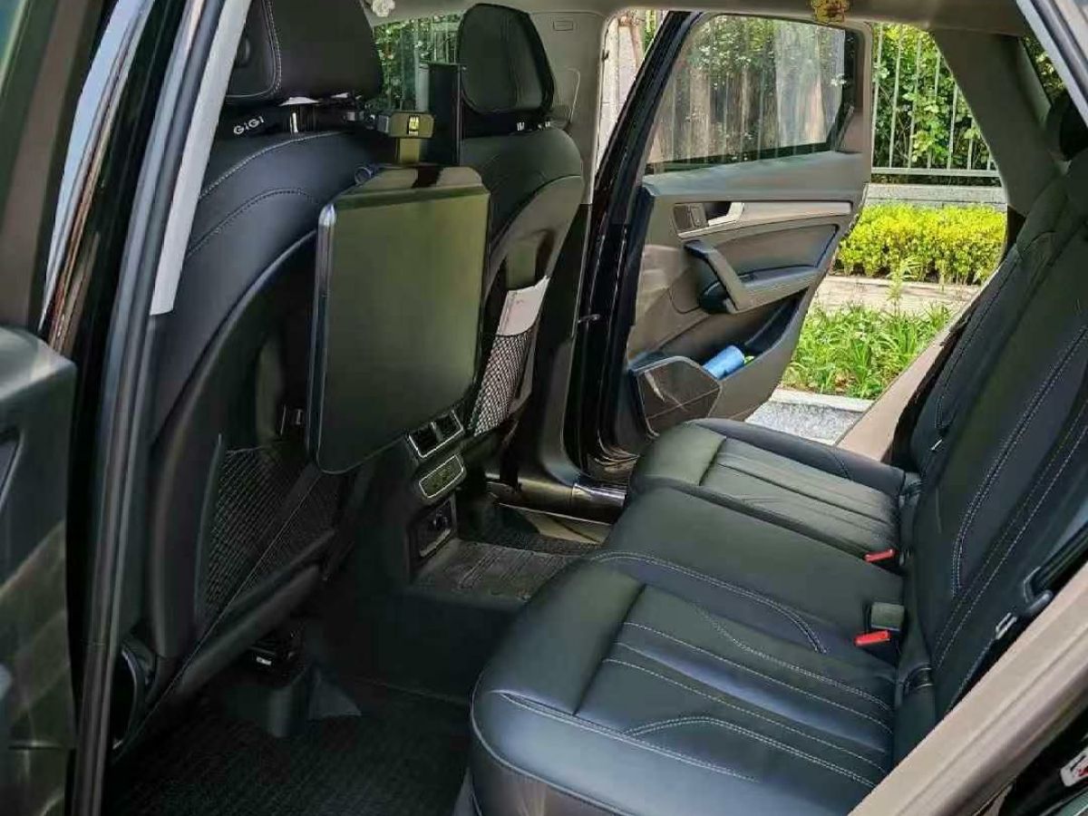 奧迪 奧迪Q5 e-tron  2022款 40 e-tron 星耀型 機(jī)甲套裝圖片