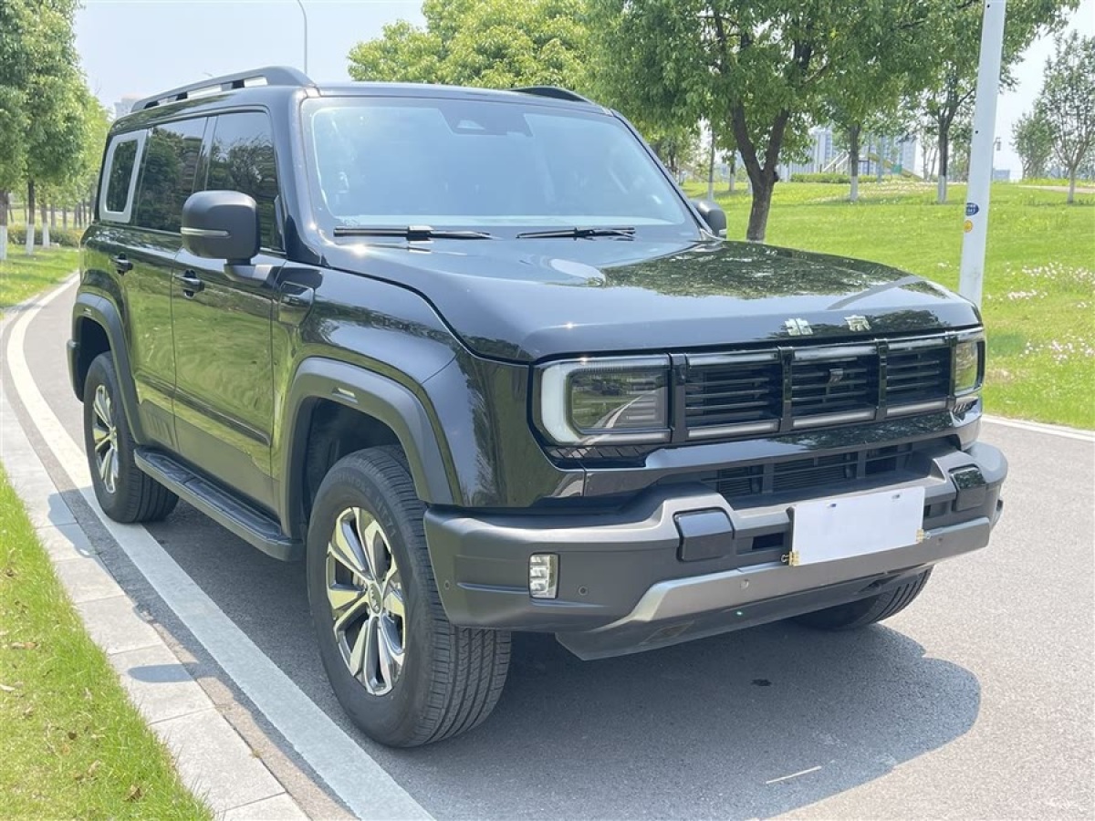 北京 BJ40  2024款 2.0T 城市獵人版 至尊型圖片