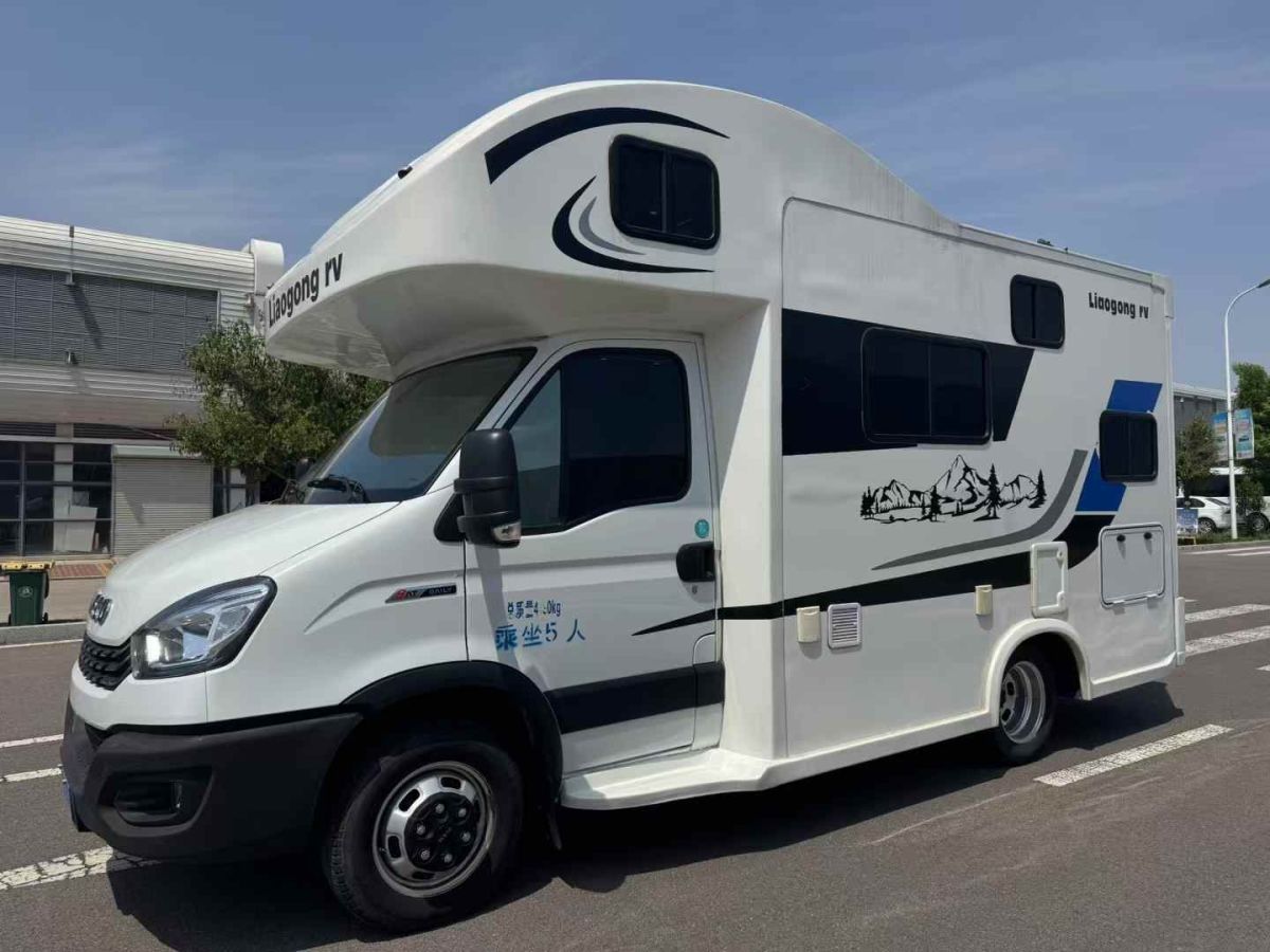 依維柯 得意  2022款 2.5T A37 M1客車 5-9座長軸中頂雙胎手動門圖片