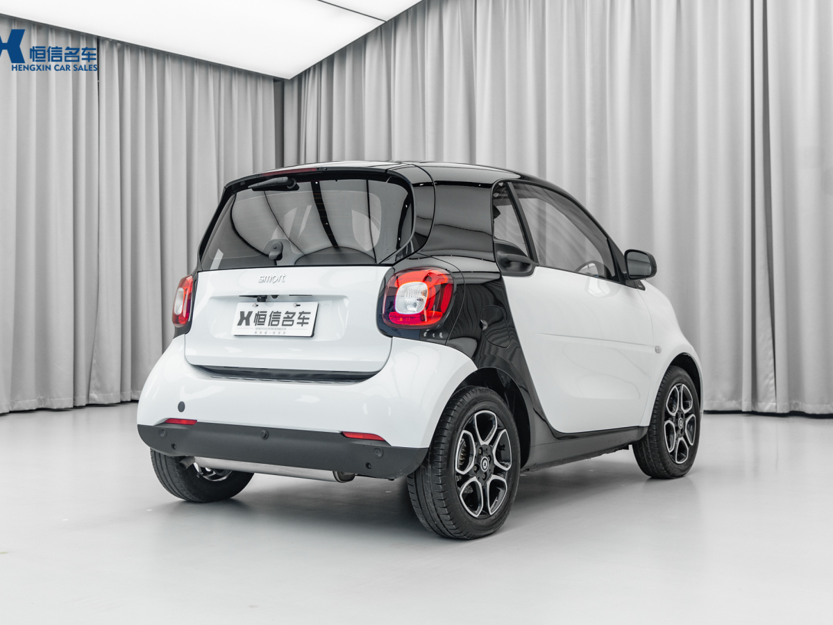 2019年10月smart fortwo  2019款 0.9T 66千瓦硬頂動(dòng)擎版 國(guó)VI