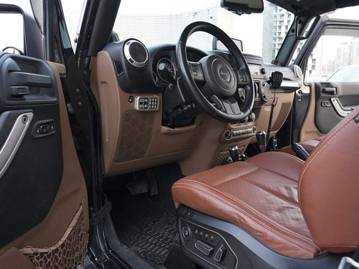 Jeep 牧馬人  2013款 3.6L Sahara 兩門版圖片