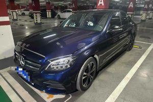 奔驰A级 奔驰  A 220 L 4MATIC 运动轿车