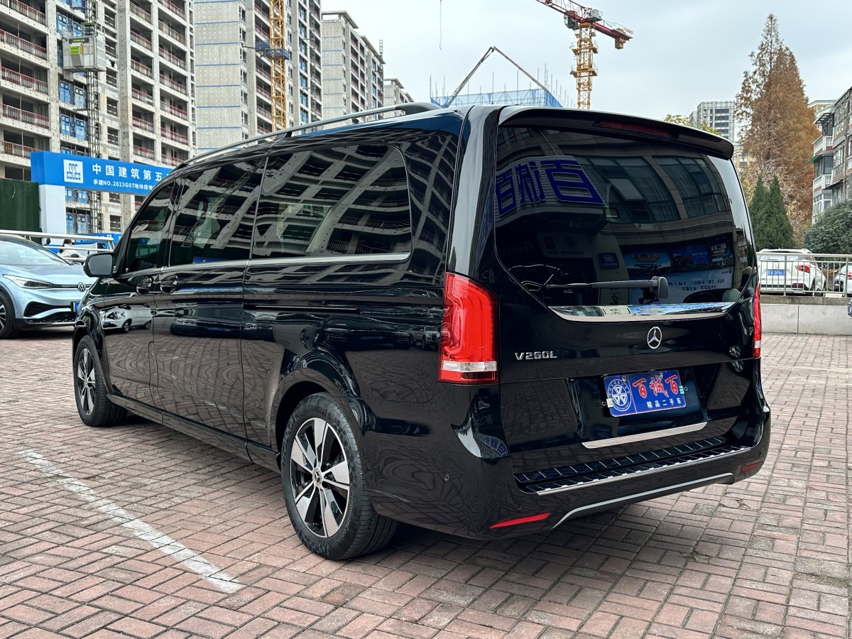 奔馳 V級(jí)  2020款 V 260 L 長(zhǎng)軸距豪華版圖片