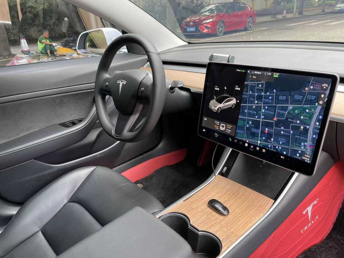 特斯拉 Model 3  2019款 標(biāo)準(zhǔn)續(xù)航后驅(qū)升級版圖片