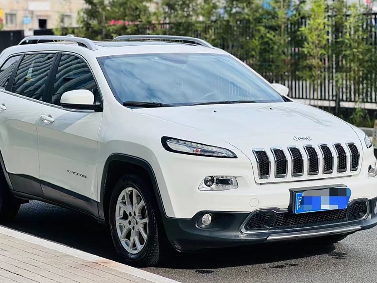 Jeep 自由光  2017款 2.0L 優(yōu)越版圖片