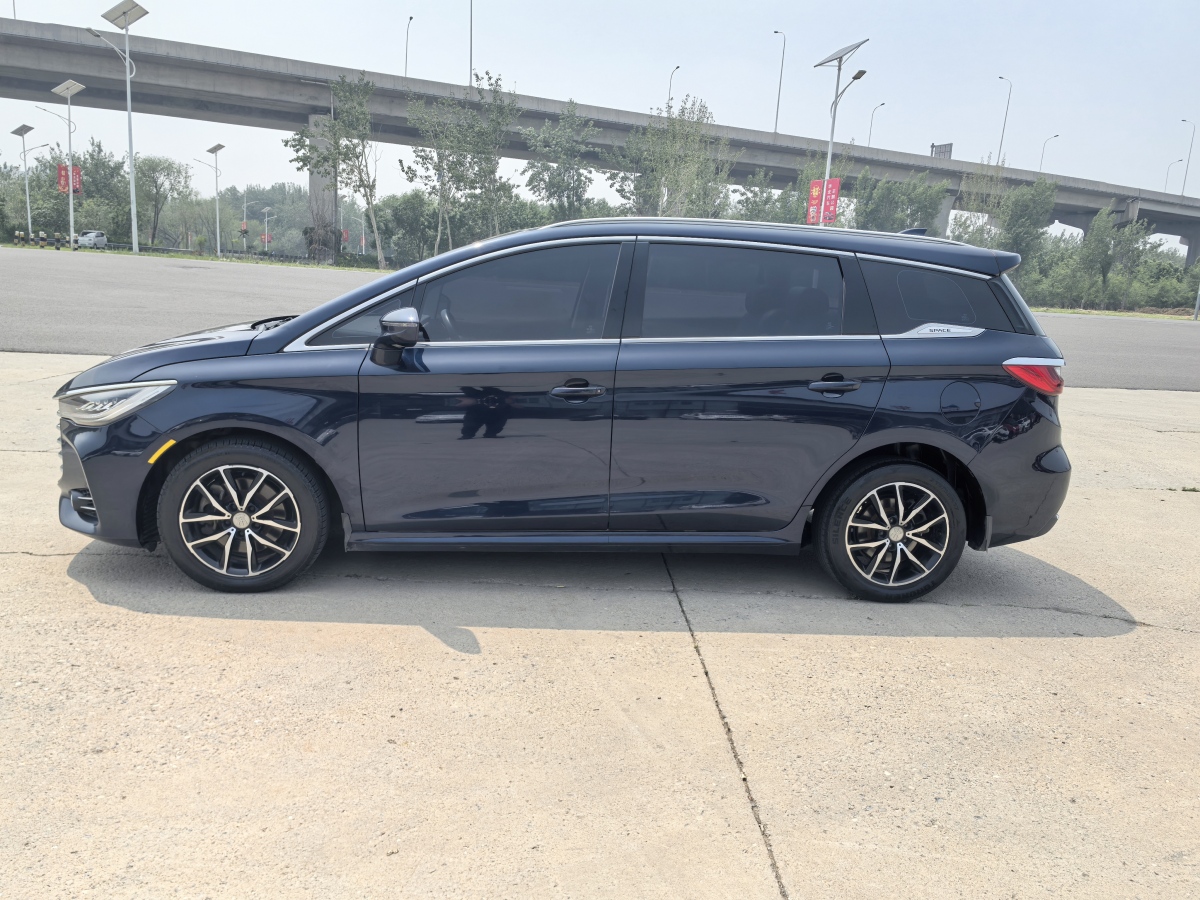 比亞迪 宋MAX  2018款 1.5T 自動智聯(lián)精英型 6座圖片