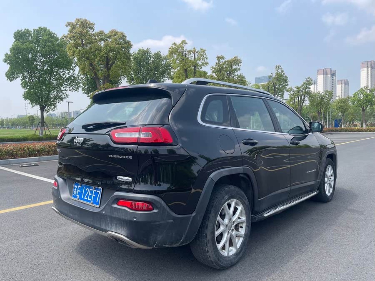 Jeep 自由光  2016款 2.4L 領(lǐng)先版圖片