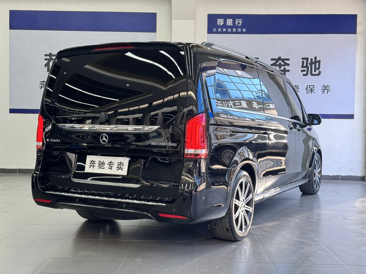 奔馳 V級(jí)  2022款 V 260 L 長(zhǎng)軸距豪華版圖片