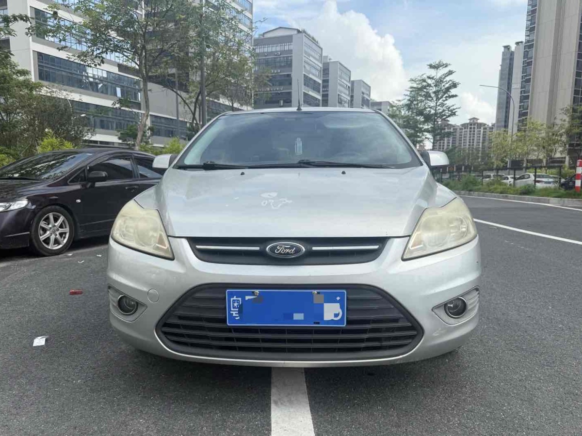 2014年9月福特 福克斯  2013款 三廂經(jīng)典 1.8L 手動(dòng)基本型