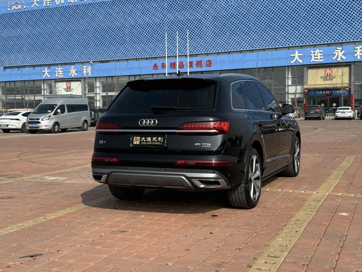 2021年12月奧迪 奧迪Q7  2024款 45 TFSI quattro S line運(yùn)動(dòng)型