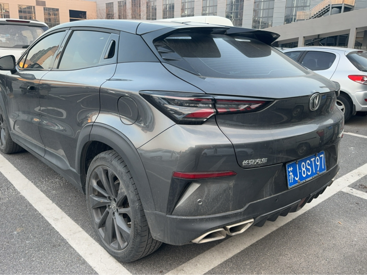 長(zhǎng)安 UNI-T  2020款 1.5T 尊貴型圖片