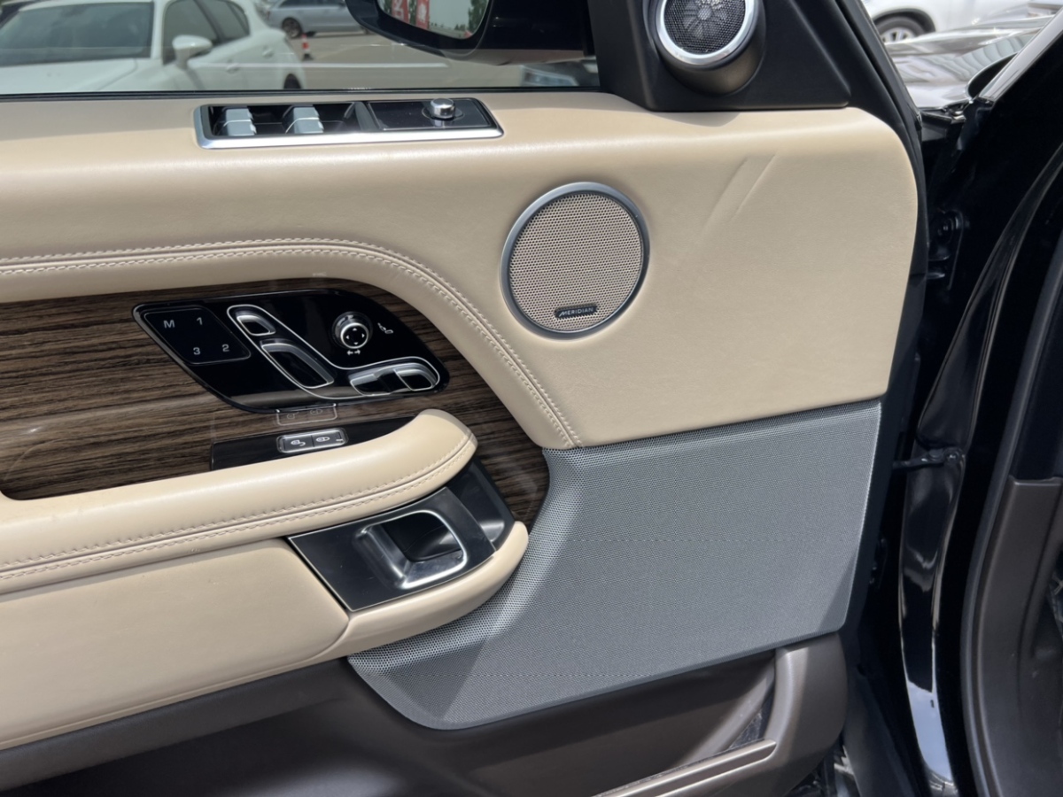 Land Rover2018 3.0 V6 SC Vogue SE Genesis Extended Edition图片
