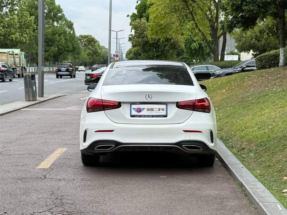 奔馳 奔馳A級  2021款 改款 A 180 L 運(yùn)動轎車圖片