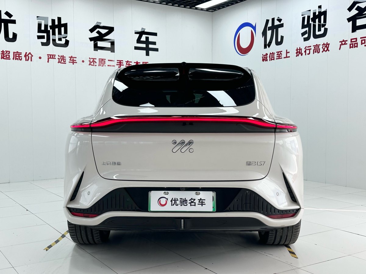 智己 智己LS7  2023款 100kWh Pro四驅(qū)版圖片