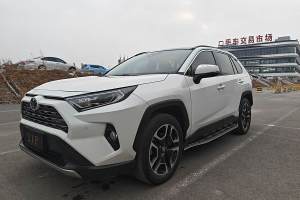 RAV4荣放 丰田 2.0L CVT四驱尊贵版