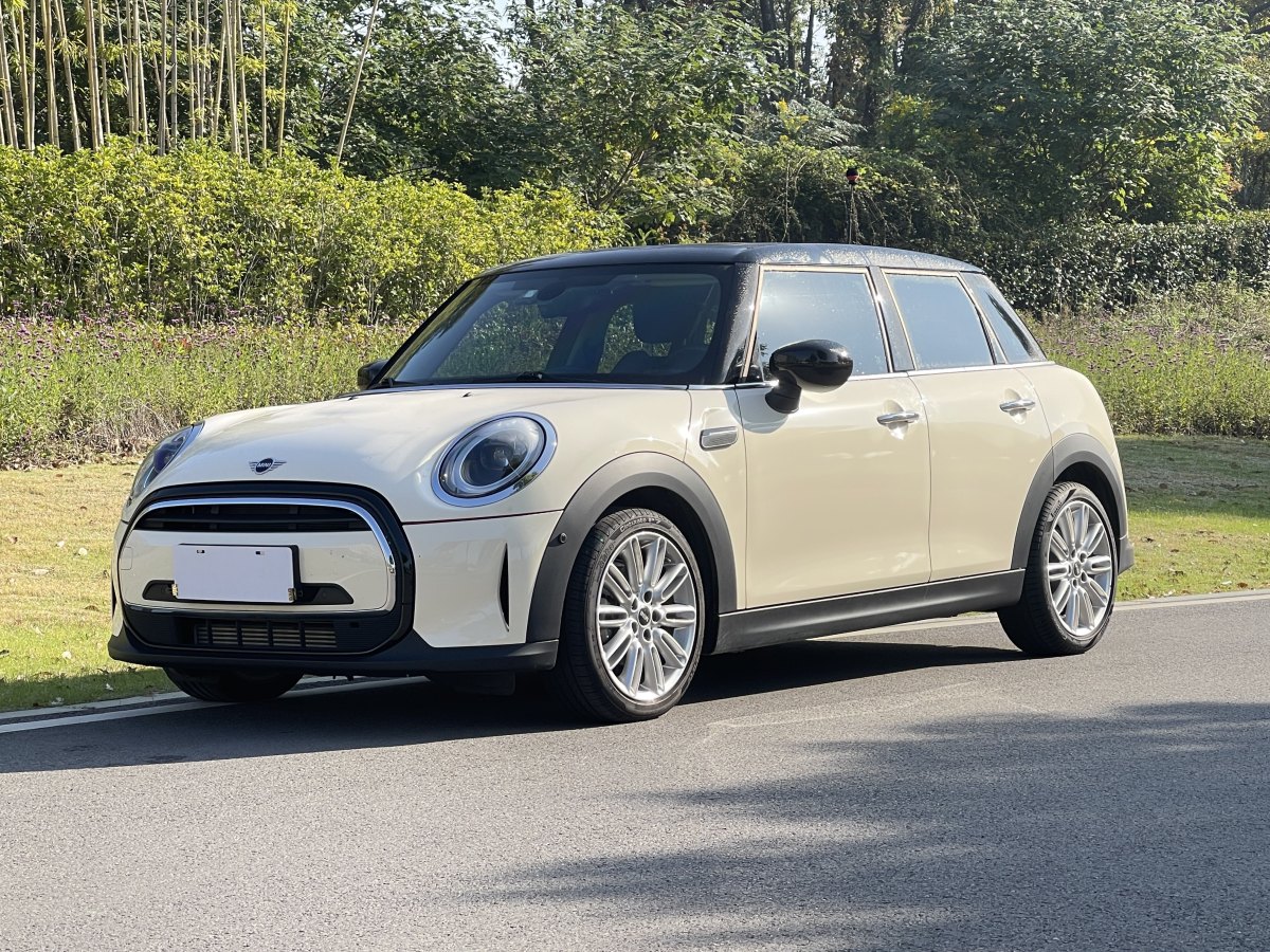 2021年6月MINI MINI  2022款 改款 1.5T COOPER 經(jīng)典派 五門版