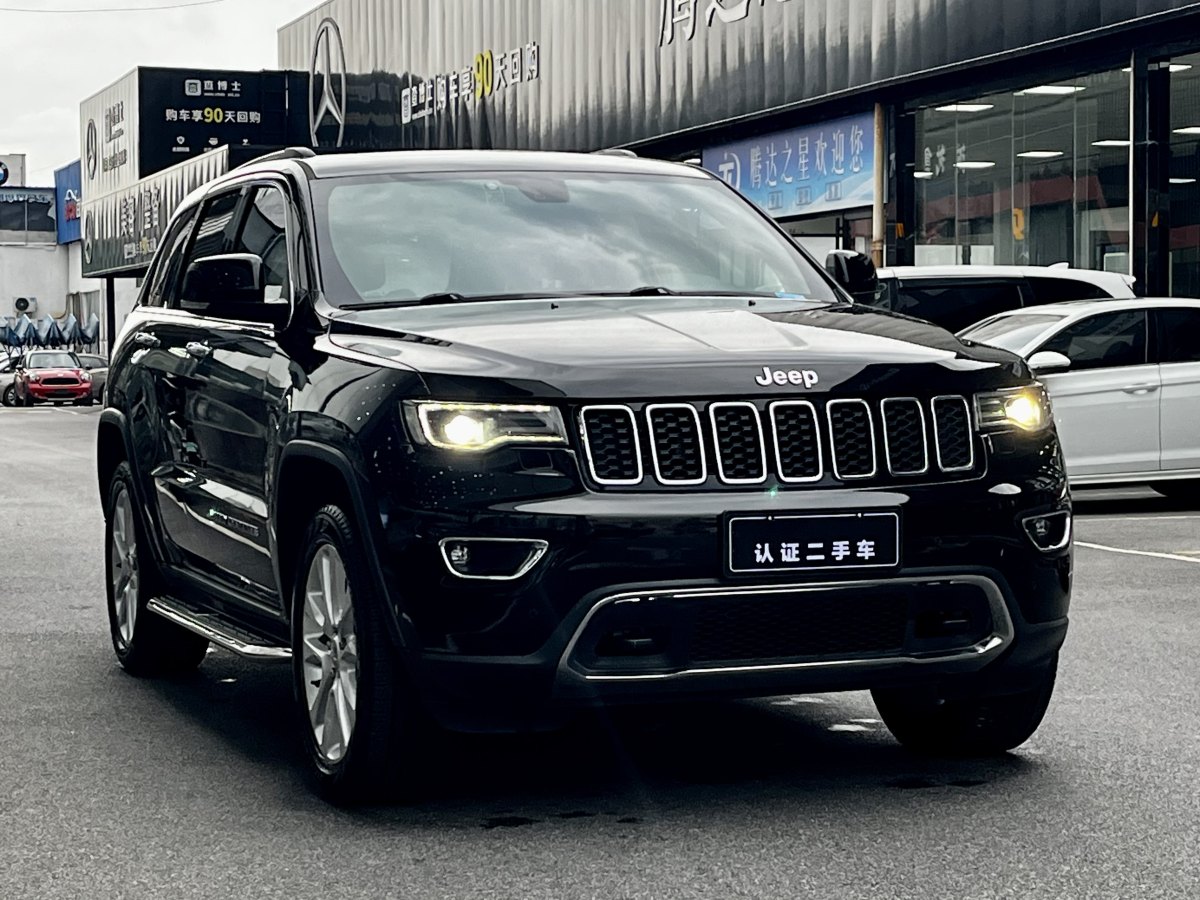 2018年9月Jeep 大切諾基  2017款 3.6L 精英導(dǎo)航版