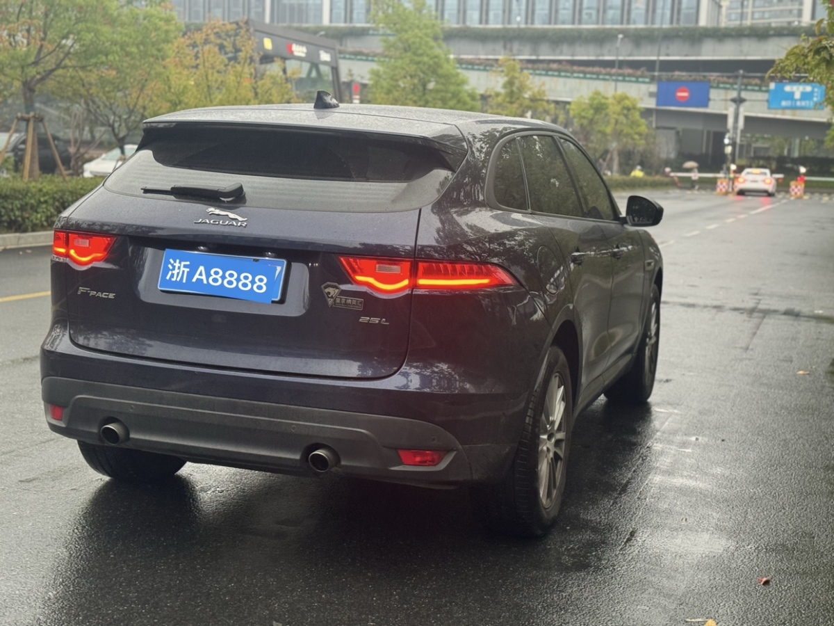 捷豹 F-PACE  2016款 2.0T 兩驅(qū)都市尊享版圖片