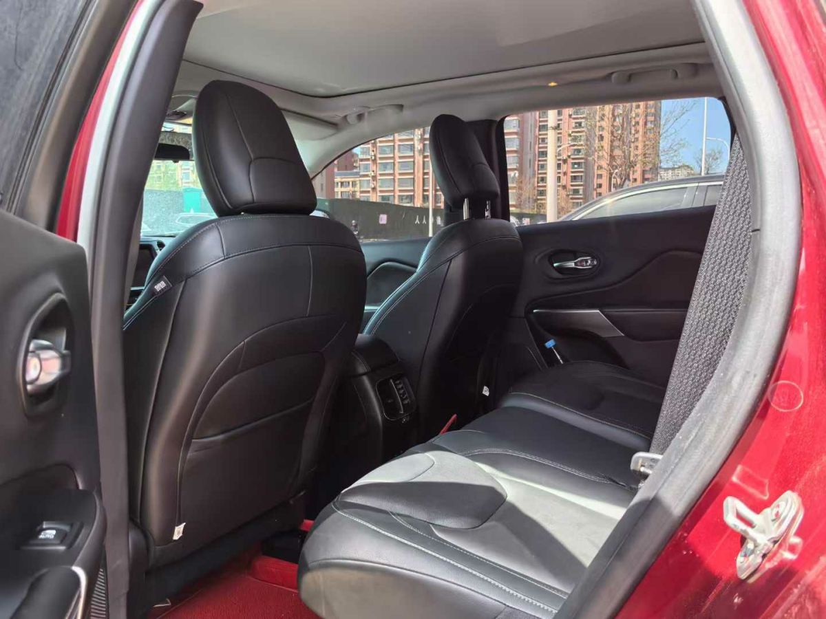 Jeep 自由光  2020款 2.0L 兩驅(qū)安全升級(jí)版圖片