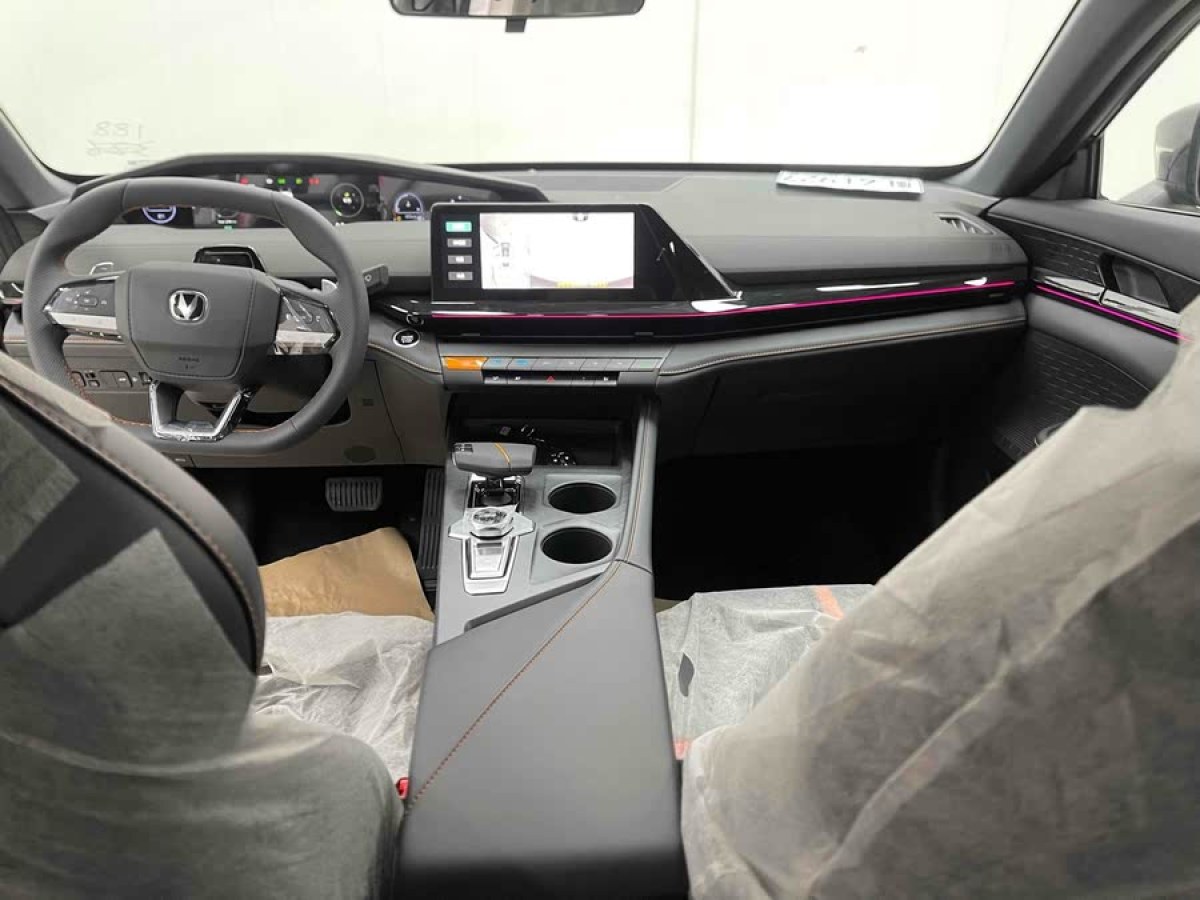 長安 長安UNI-V  2024款 1.5T 尊貴型圖片