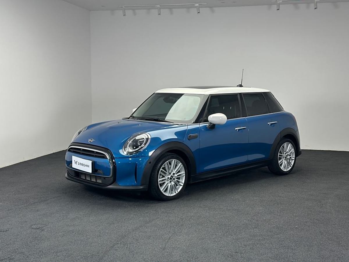 MINI MINI  2022款 改款 1.5T COOPER 經(jīng)典派 五門版圖片