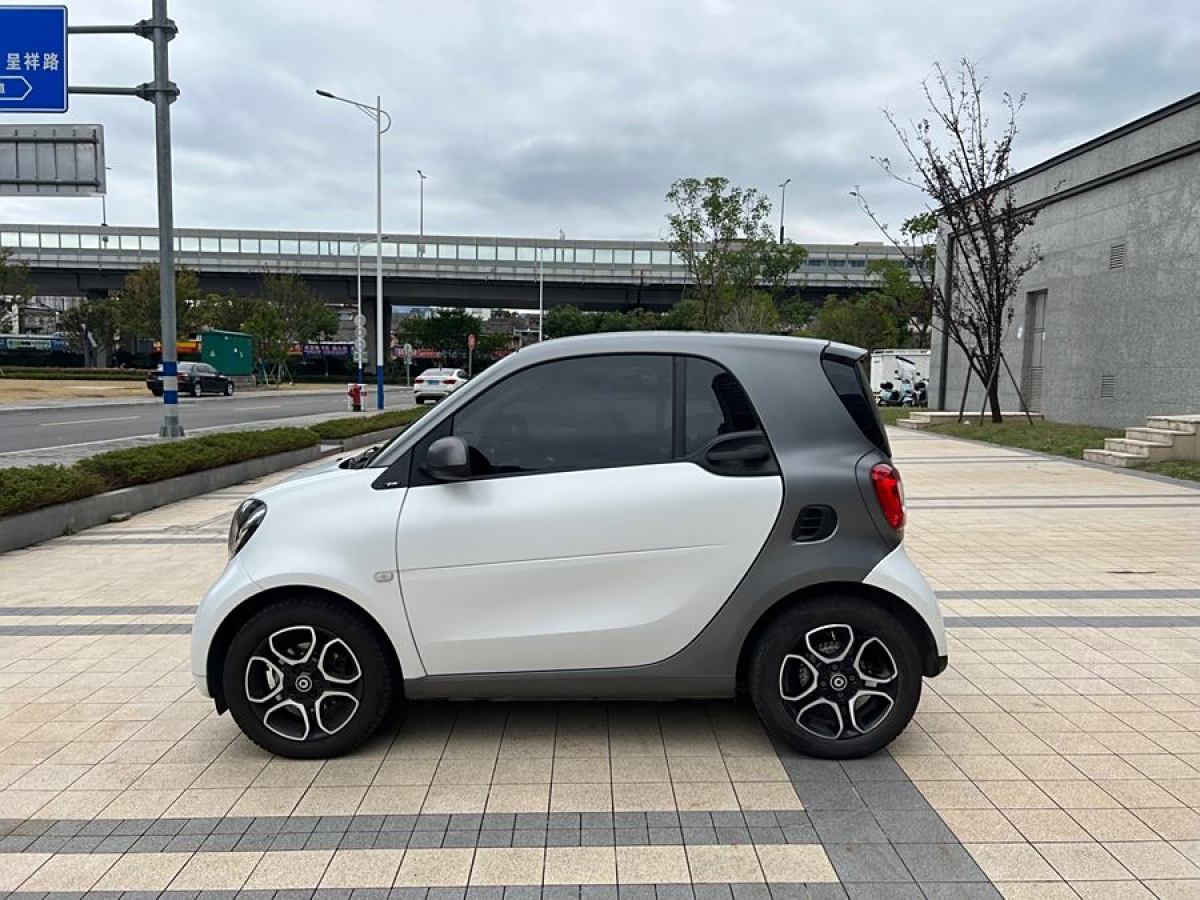 smart fortwo  2018款 0.9T 66千瓦硬頂先鋒版圖片