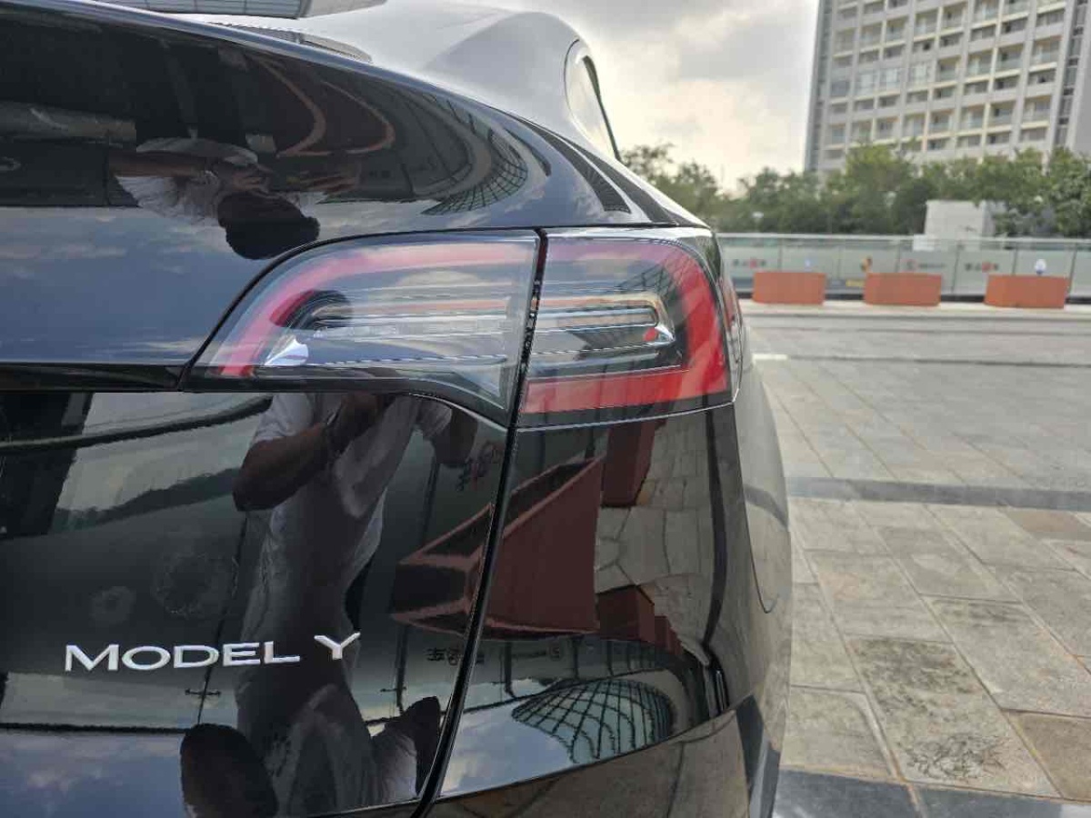 特斯拉 Model Y  2021款 改款 標(biāo)準(zhǔn)續(xù)航后驅(qū)升級(jí)版圖片