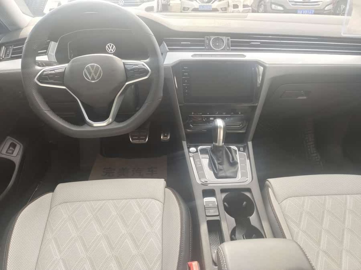 大眾 邁騰  2023款 200萬輛紀(jì)念版 330TSI DSG領(lǐng)先型圖片