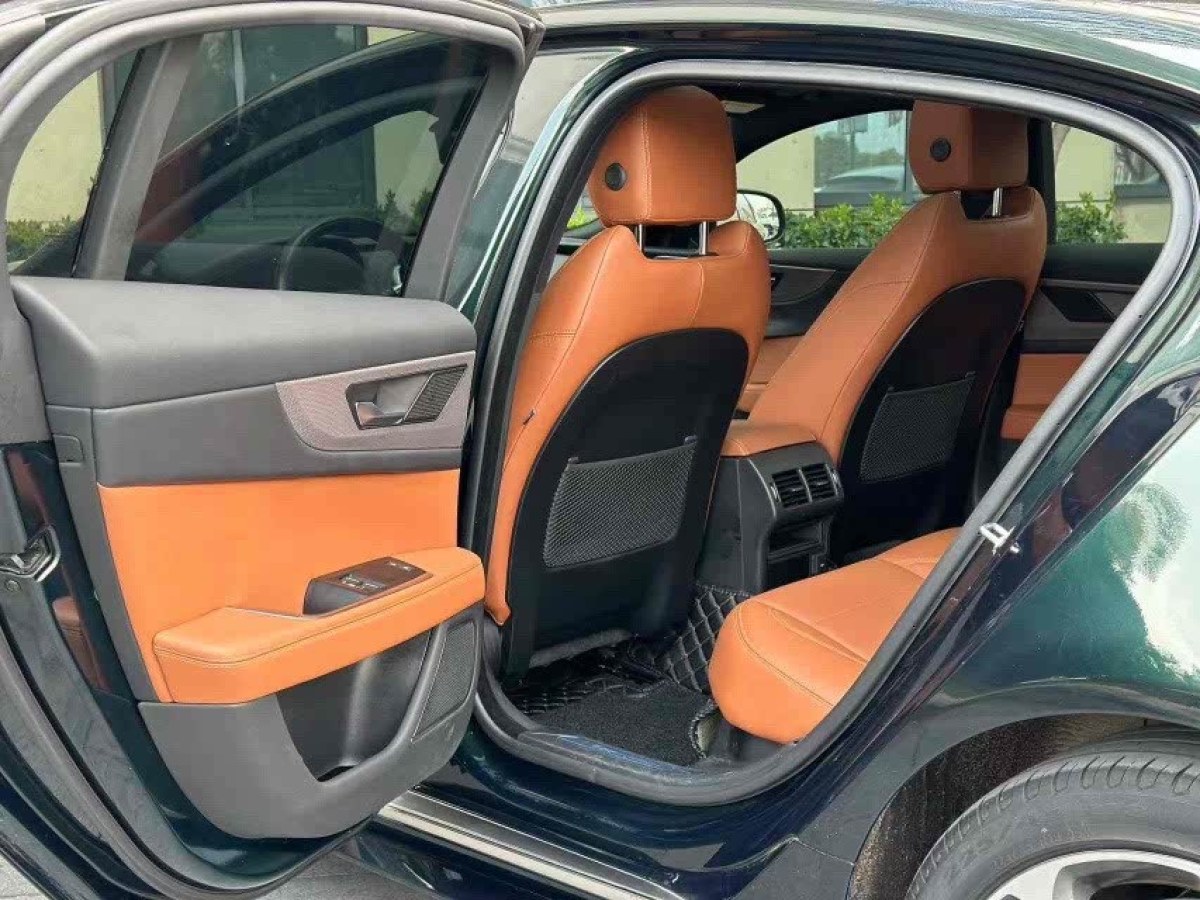 捷豹 XEL  2022款 2.0T 250PS R-DYNAMIC S進(jìn)取運(yùn)動(dòng)版圖片