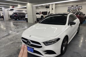 奔驰A级 奔驰 改款 A 180 L 运动轿车