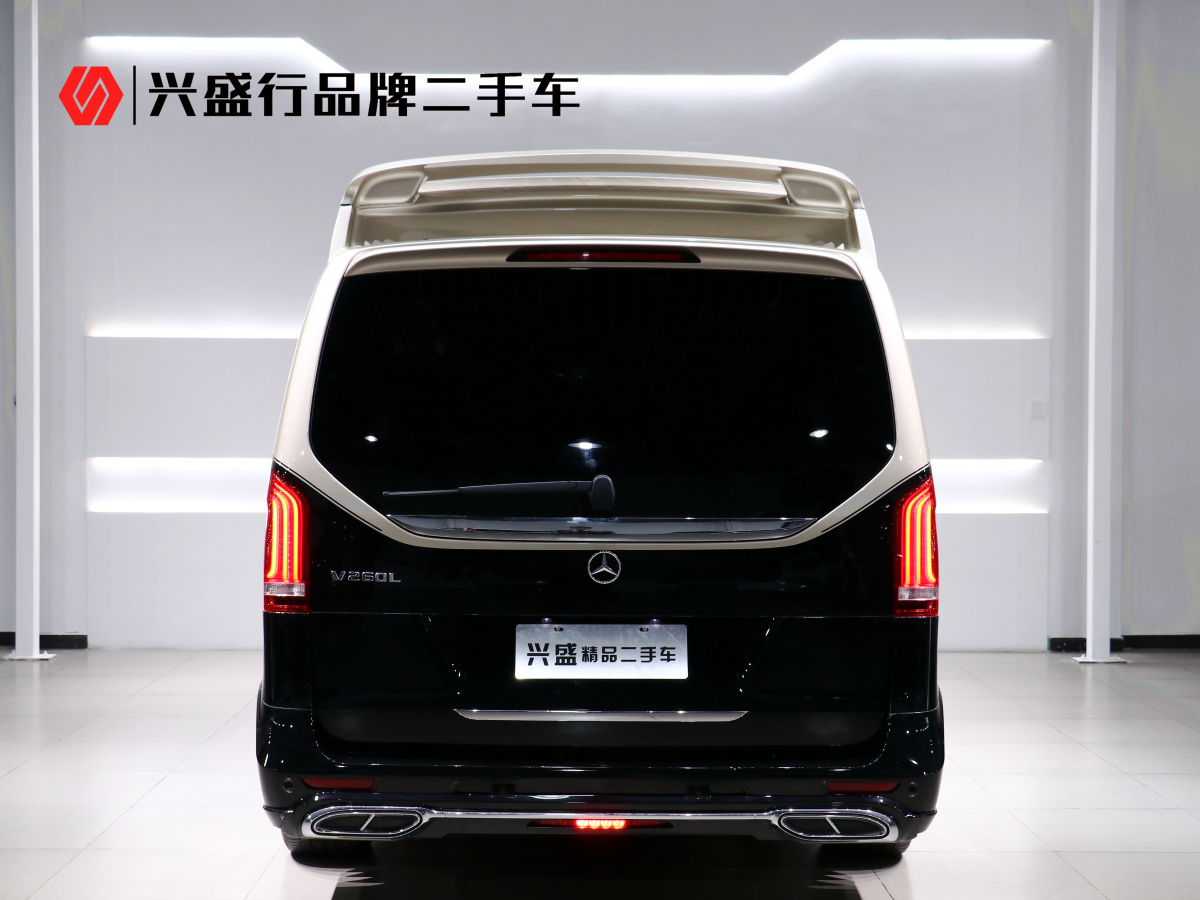 2021年6月奔馳 V級(jí)  2022款 V 260 L 長(zhǎng)軸距尊貴版