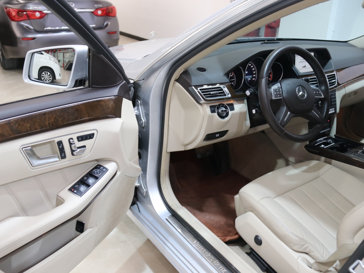2014年9月奔驰 奔驰E级  2014款 改款 E 260 L 豪华型