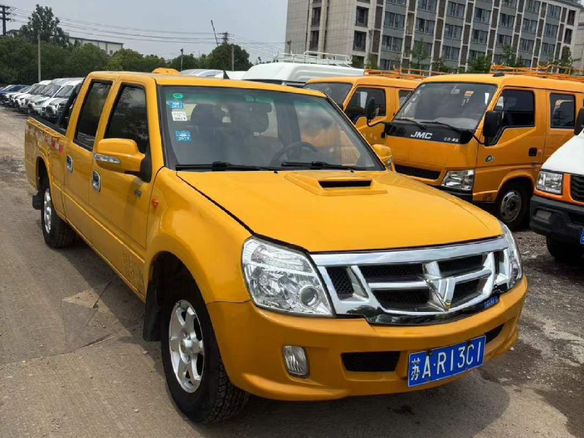 北汽制造 勇士皮卡  2021款 2.4T汽油四驅(qū)3035軸距單排倉柵車4K22D4T圖片