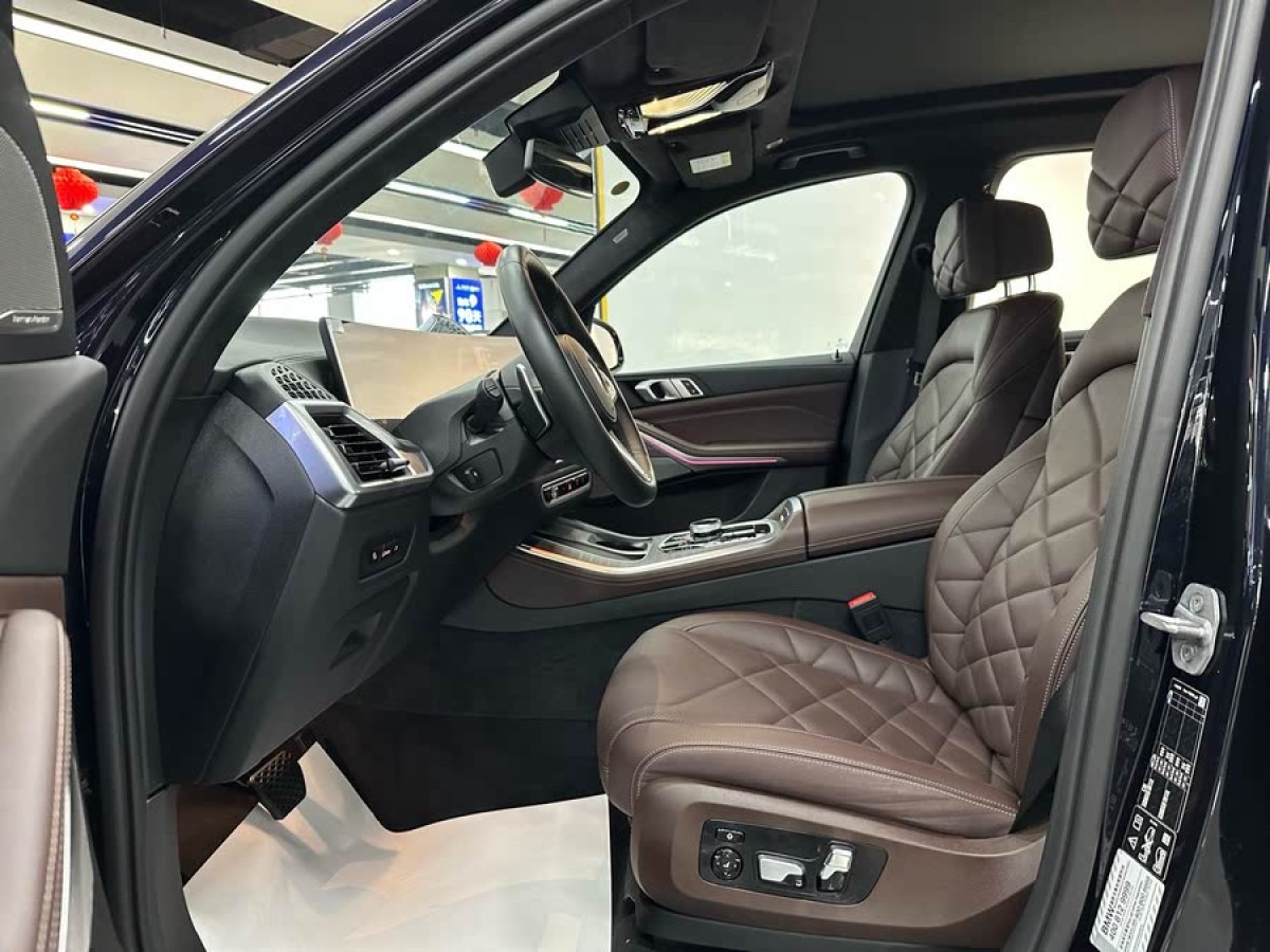 寶馬 寶馬X5  2023款 xDrive 40Li M運(yùn)動(dòng)曜夜套裝圖片