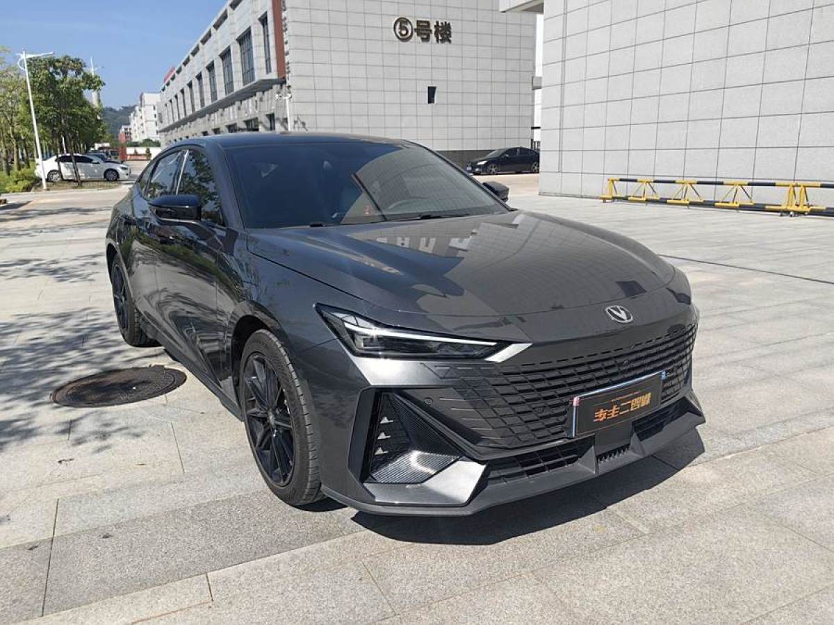 長(zhǎng)安 長(zhǎng)安UNI-V  2023款 1.5T 尊貴型圖片