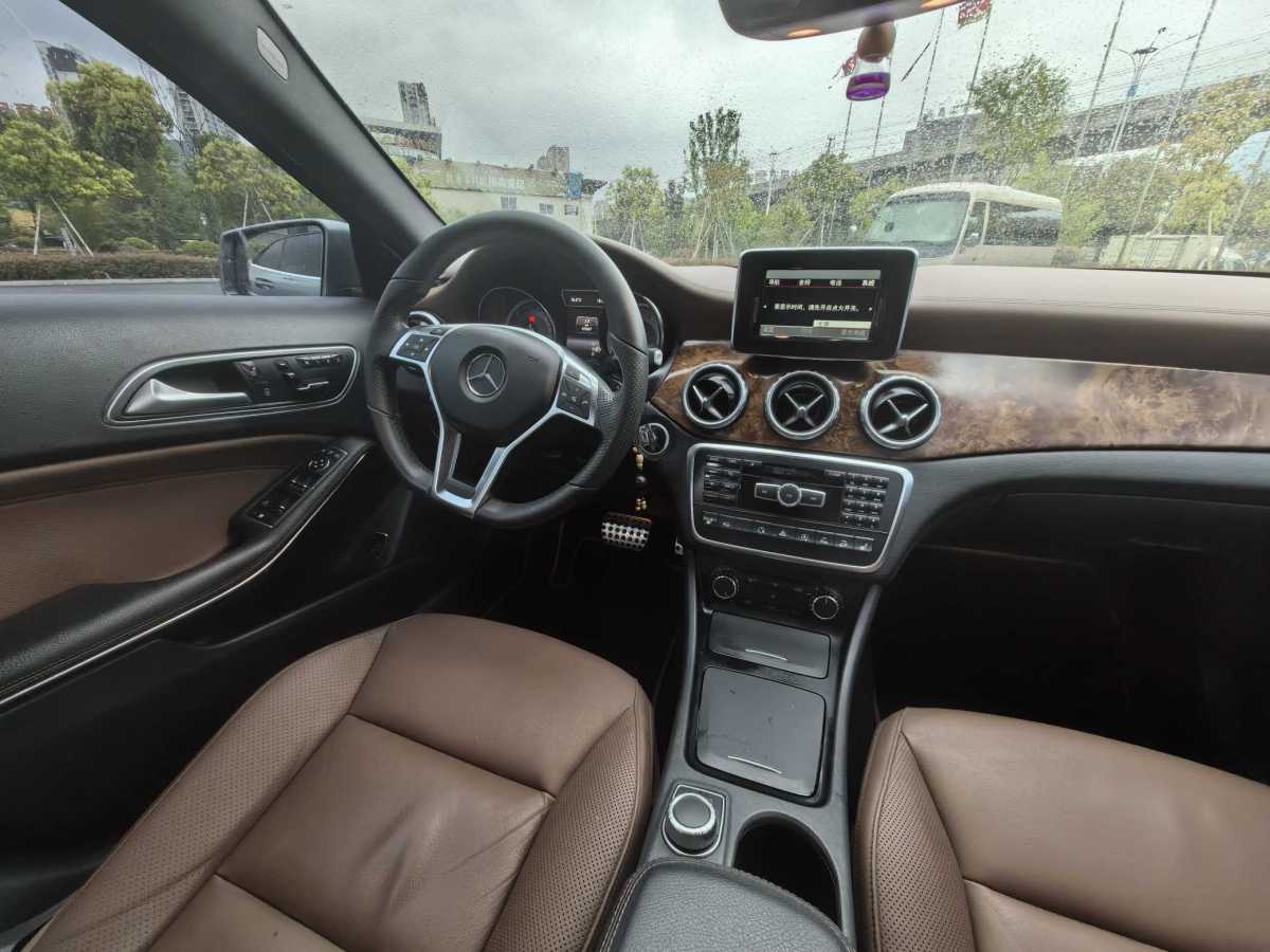 奔驰 奔驰GLA  2015款 GLA 260 4MATIC 运动型图片