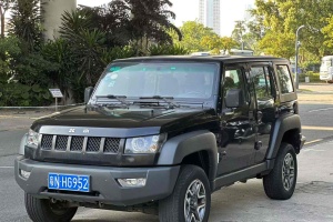 BJ40 北京 40L 2.3T 自动四驱环塔冠军版