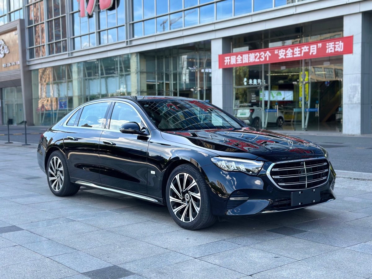 奔馳 奔馳E級  2019款 改款 E 300 L 豪華型圖片