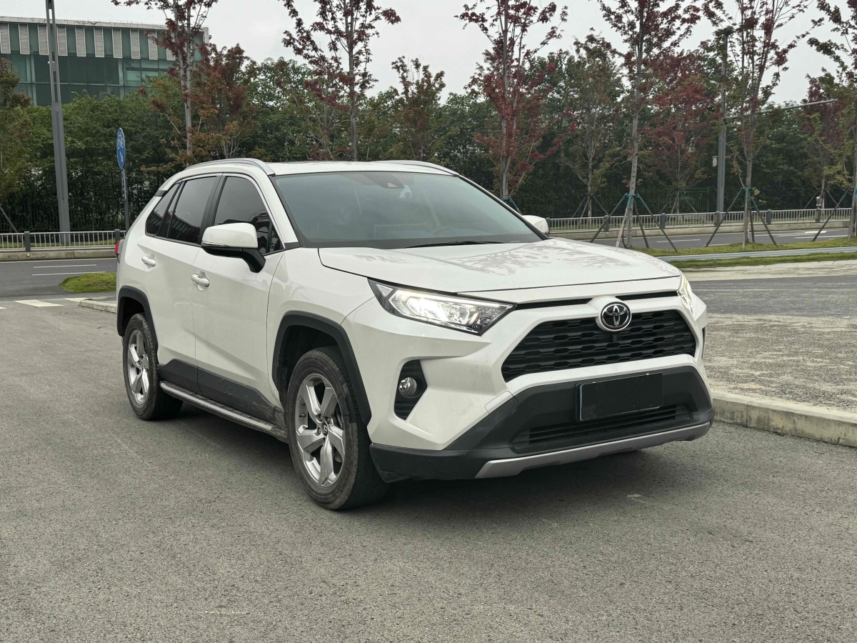 2020年6月豐田 RAV4  2018款 榮放 2.0L CVT兩驅(qū)風(fēng)尚版