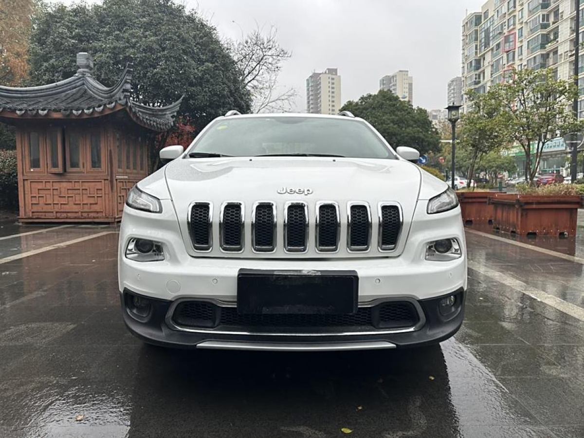 2016年9月Jeep 自由光  2017款 2.0L 優(yōu)越版