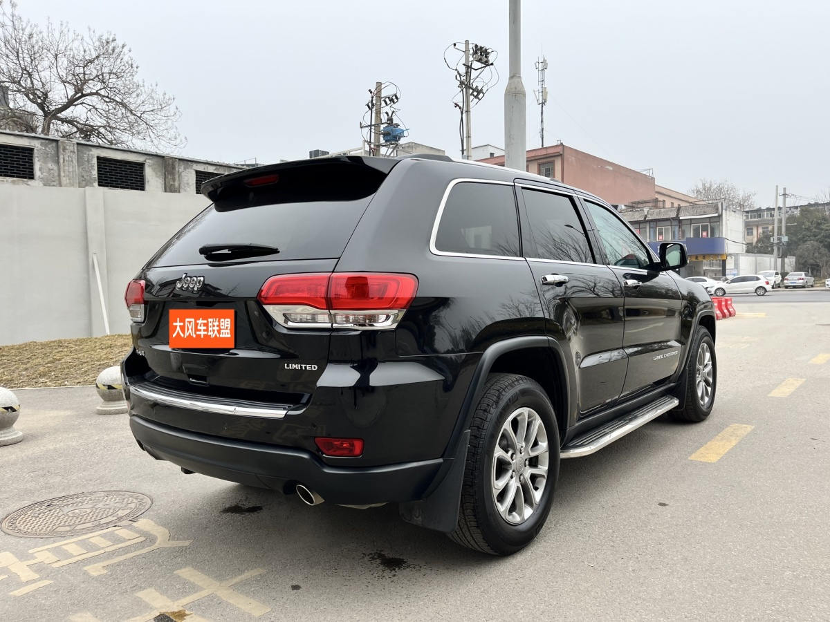 Jeep 大切諾基  2015款 3.0L 舒享導(dǎo)航版圖片