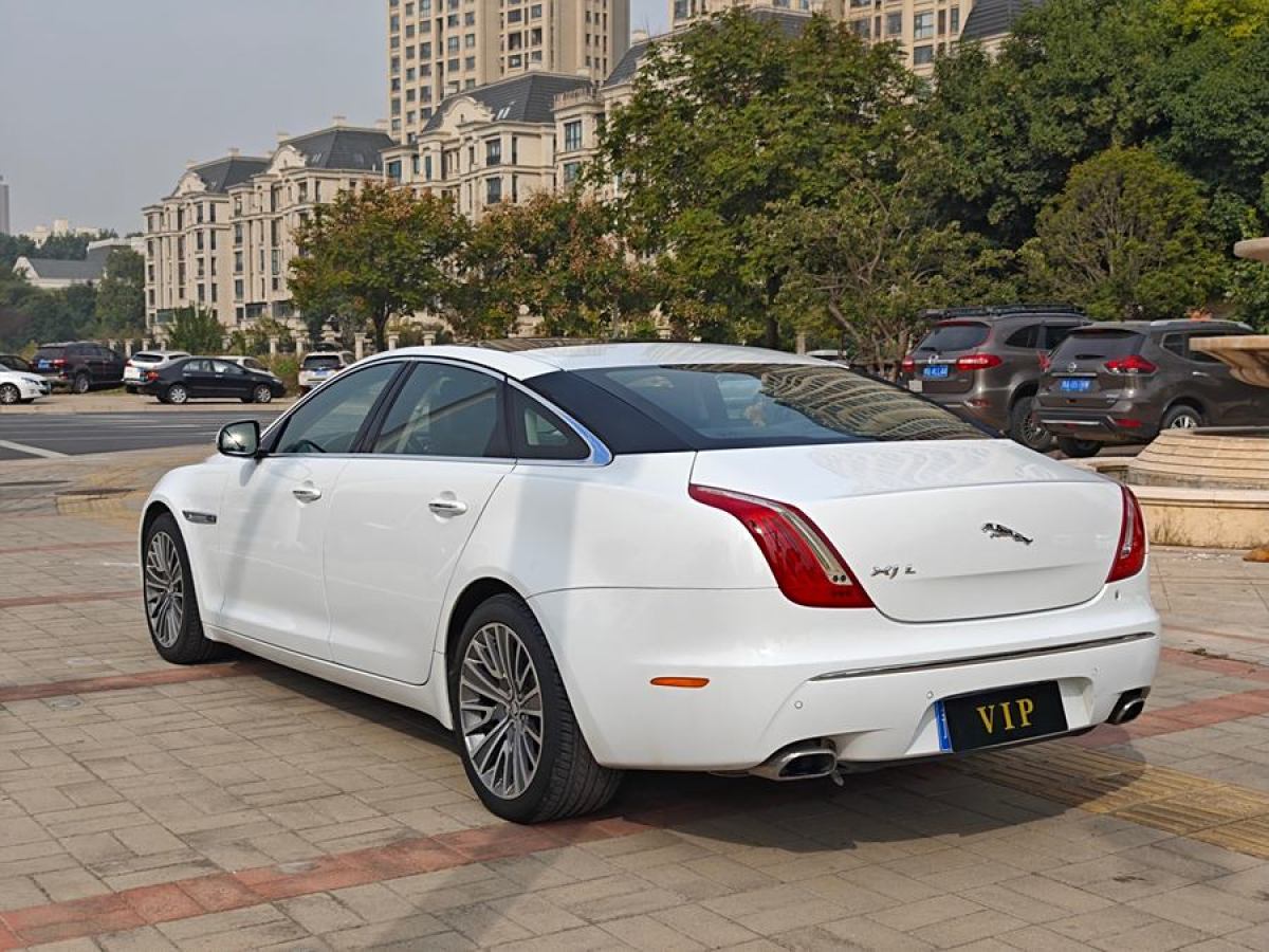 捷豹 XJ  2012款 XJL 3.0 全景商務(wù)版圖片