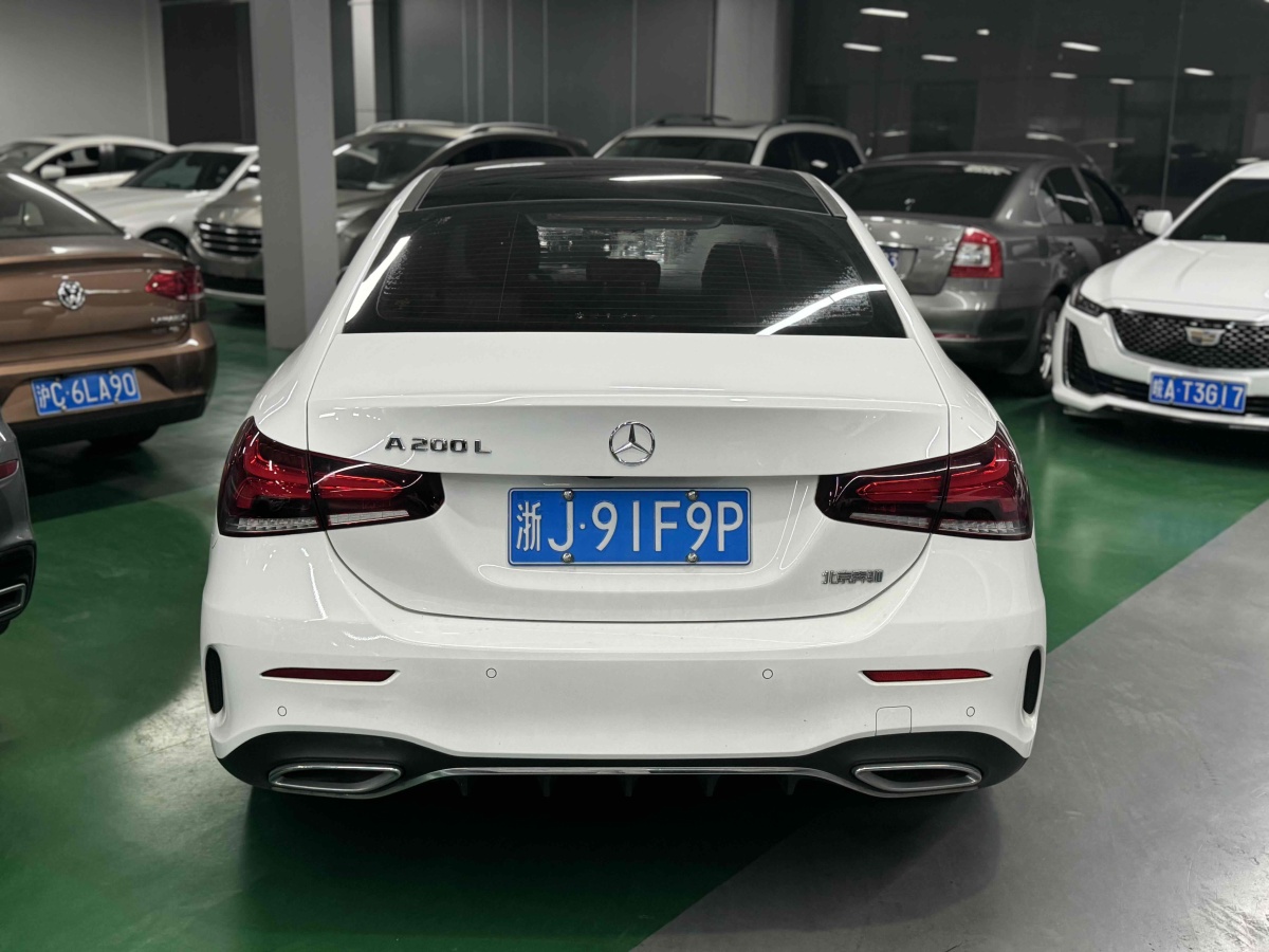 奔馳 奔馳A級  2019款  改款 A 200 L 運(yùn)動轎車圖片