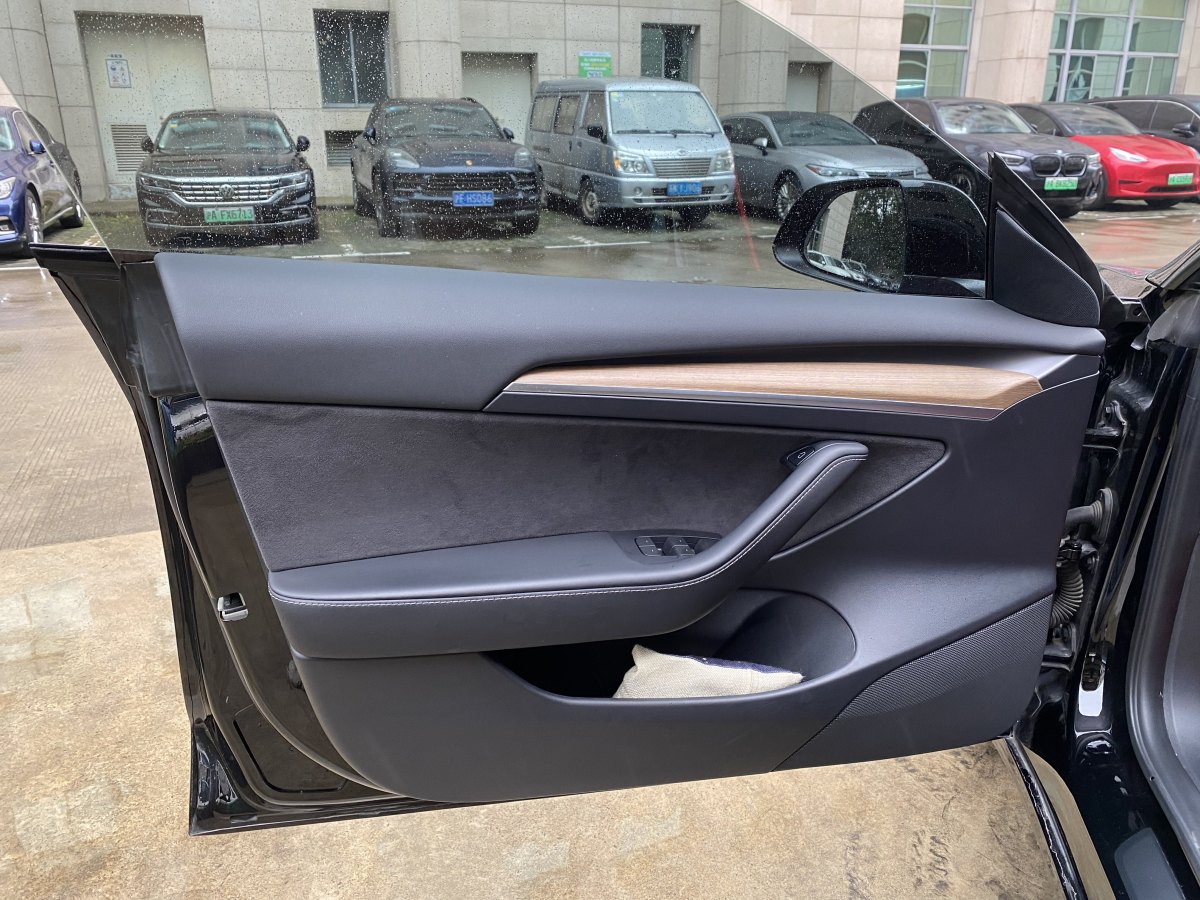 特斯拉 Model 3  2019款 標(biāo)準(zhǔn)續(xù)航后驅(qū)升級(jí)版圖片