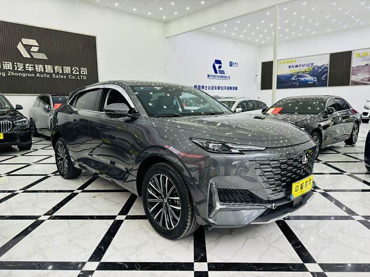 長安 長安UNI-K  2024款 2.0T 兩驅(qū)全球行版圖片