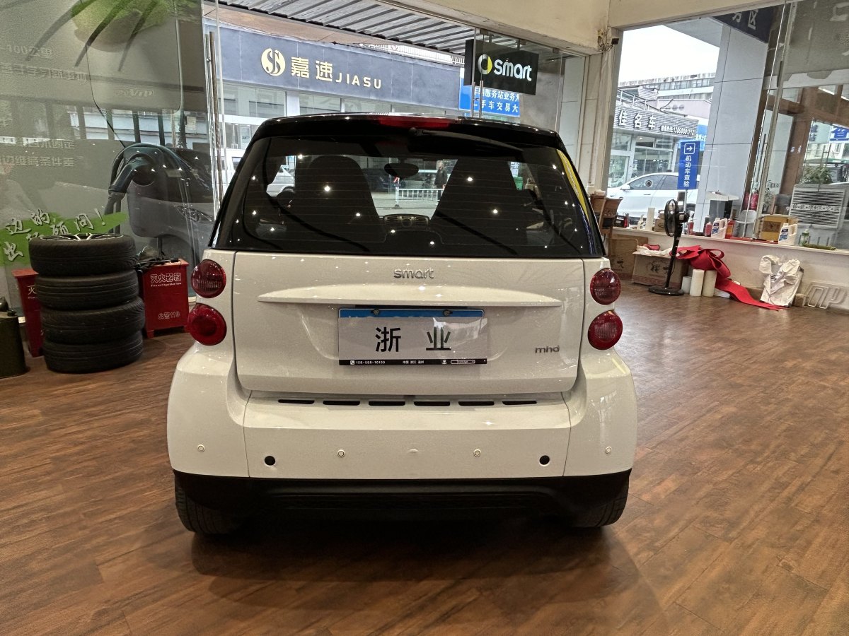 smart fortwo  2012款 1.0 MHD 硬頂標(biāo)準(zhǔn)版圖片