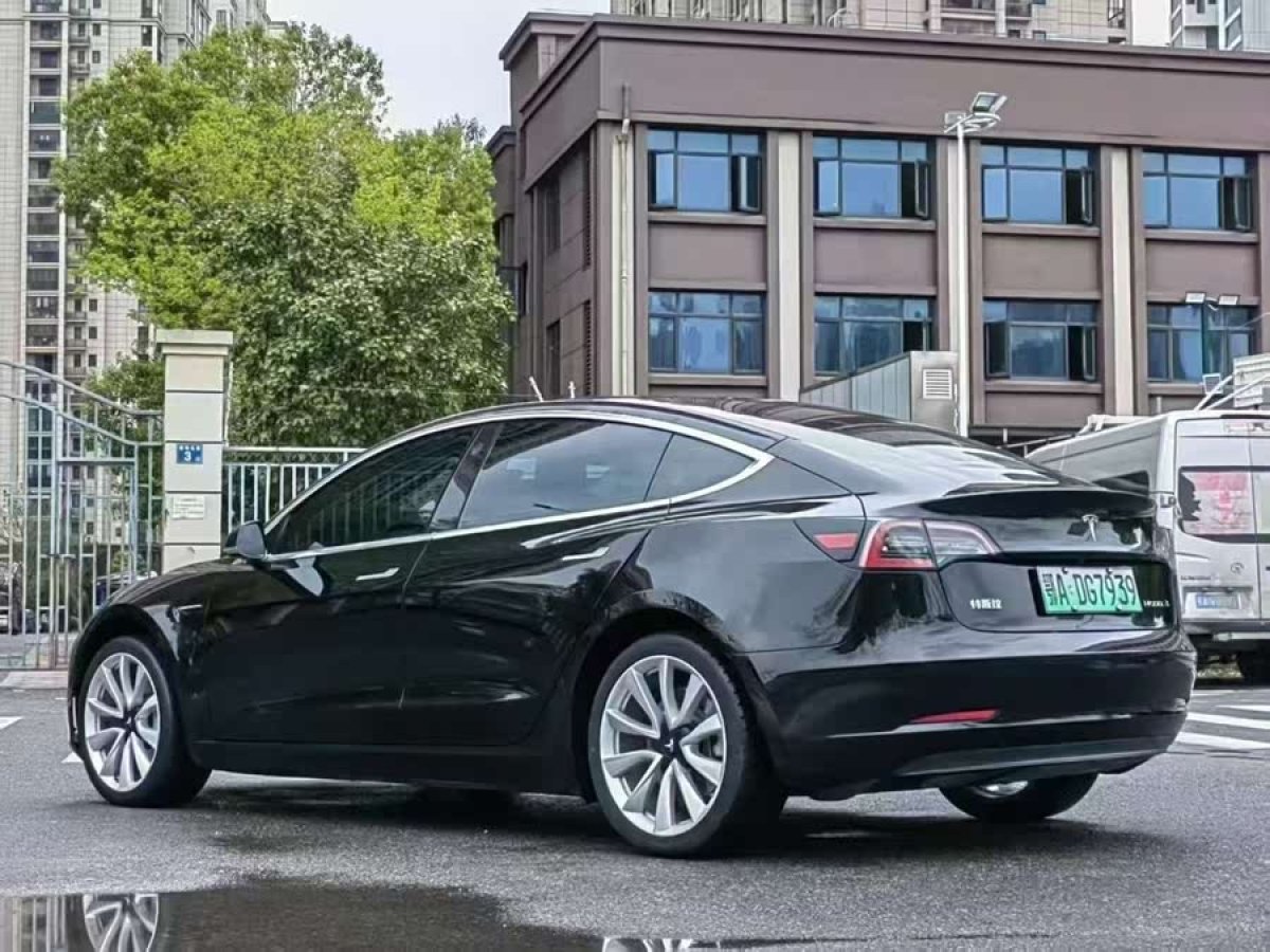 特斯拉 Model 3  2019款 標(biāo)準(zhǔn)續(xù)航后驅(qū)升級(jí)版圖片