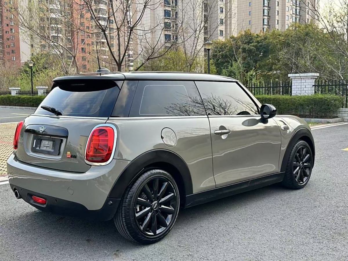 2018年12月MINI COUNTRYMAN  2018款 1.5T COOPER 藝術(shù)家